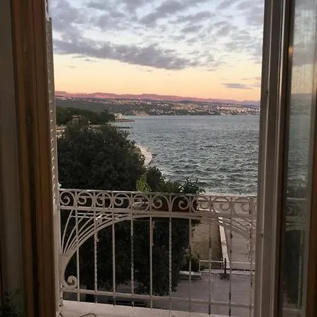 Apartment Artspace Sea Front & Terrace
