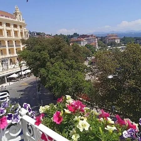 Artspace Sea Front & Terrace Apartment